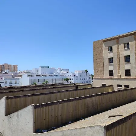 Apartment Fantastico Piso Con Ascensor En La Vina,cadiz, A 1 Min De La Playa De La Caleta Cadiz
